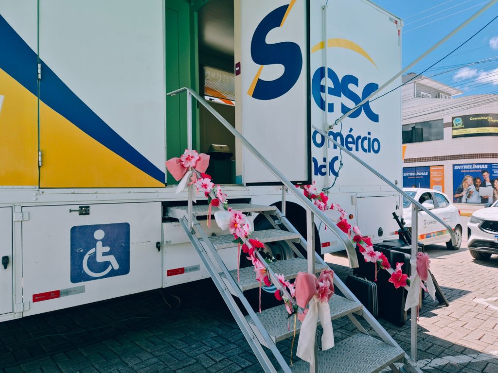 Camboriú dá início a ação de prevenção de diagnósticos com unidade móvel do SESC Saúde Mulher